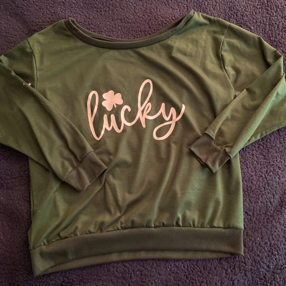 Off the shoulder “Lucky” top!